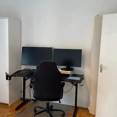 Lovely 3 In With 85 Inch Tv Apartament *